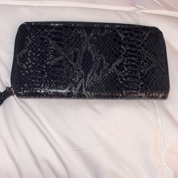 NEW KENNETH COLE NEW YORK Leather Black CLUTCH WALLET - Picture 2 of 5